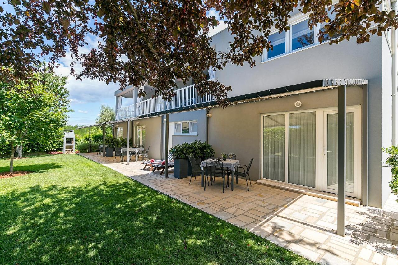 Apartments Dama Poreč Exteriör bild